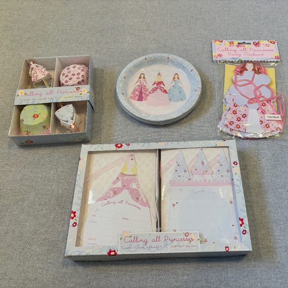 Meri Meri "Calling All Princesses" Cupcakes, Plates, Garland and Invitations - Picture 1 of 10